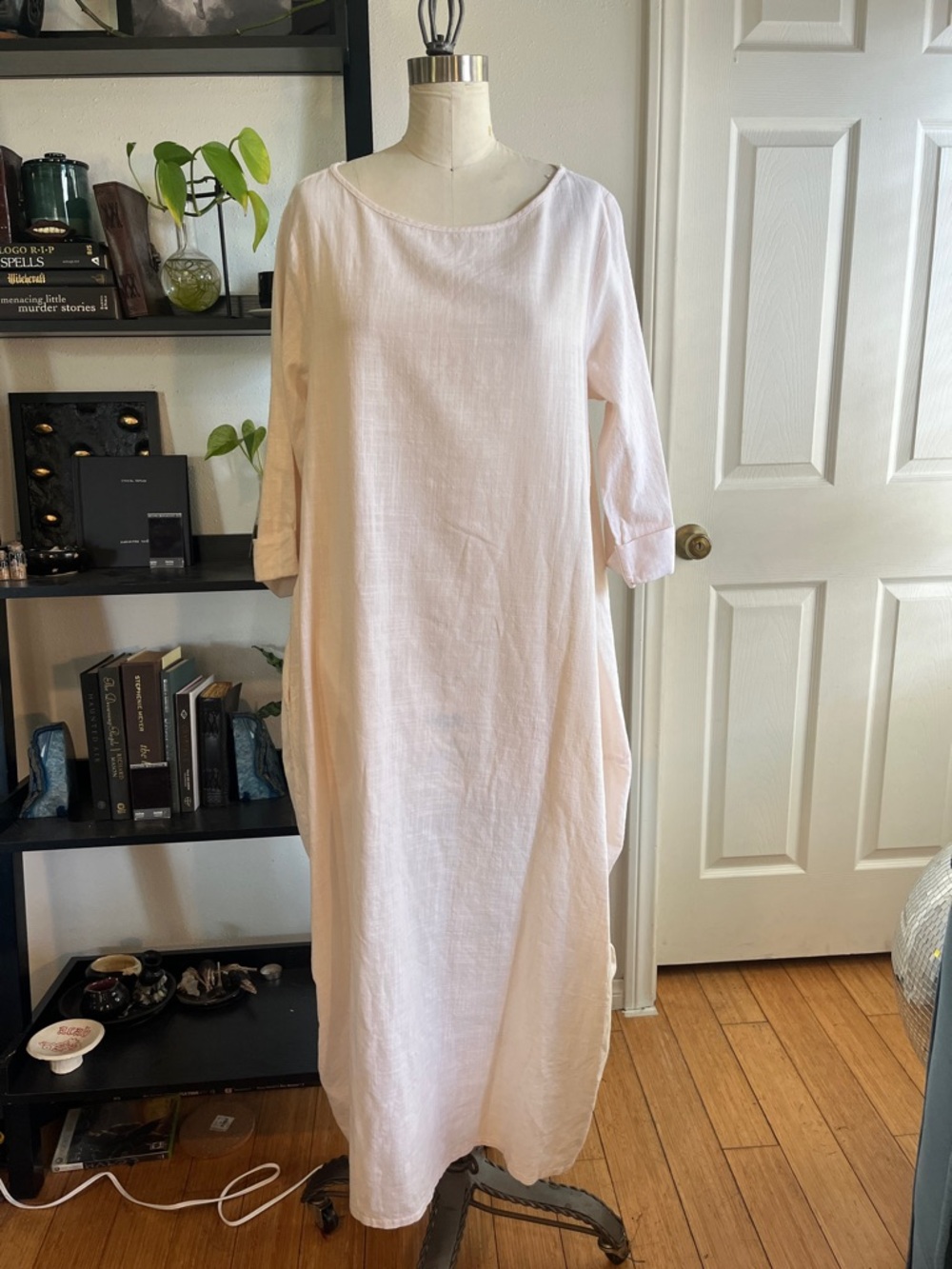 Florho Cream Linen Oversized Dress with pockets and Hips Seams sized M like new